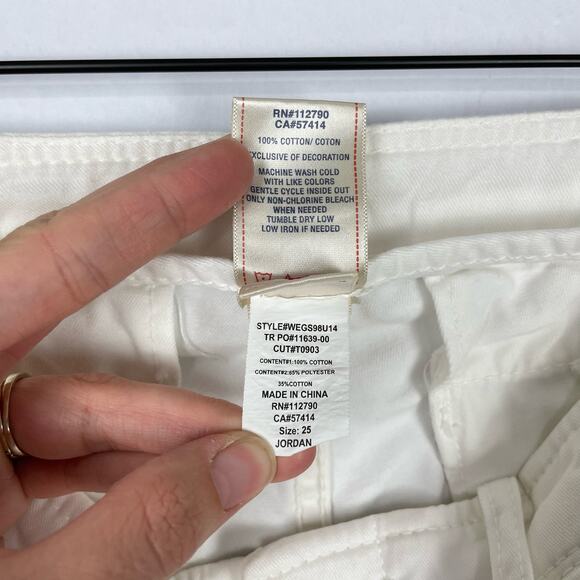 True Religion | Jordan Boyfriend White Button Fly Mid Rise Straight Leg Pants - Picture 9 of 10